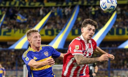Jerónimo Domina disputando el balón con Juan Barinaga. Jerónimo Domina disputando el balón con Juan Barinaga.