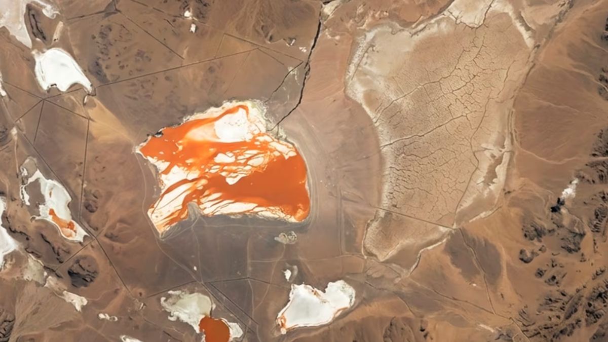 La NASA fotografió la Laguna Colorada desde la Estación Espacial Internacional.