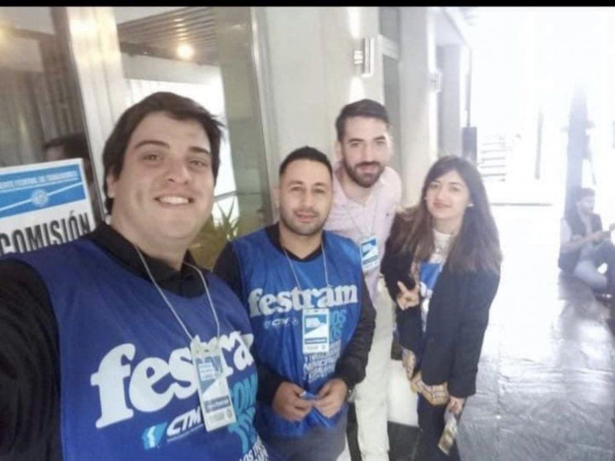 El primero a la derecha es Carlos Schweizer años atrás, en una jornada laboral como inspector municipal.