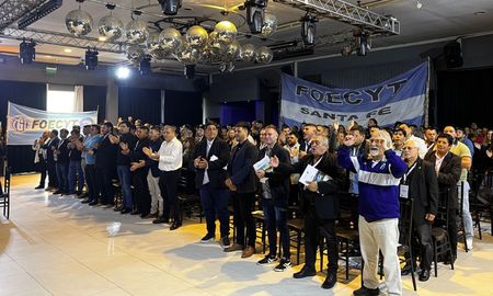Más de 250 trabajadores de FOECYT se reunieron en Santa Fe para denunciar la crisis del sector. Más de 250 trabajadores de FOECYT se reunieron en Santa Fe para denunciar la crisis del sector.