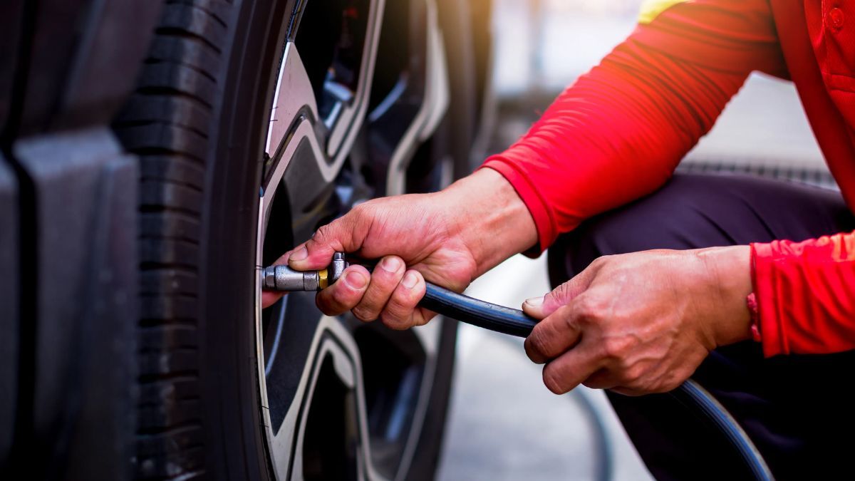 El error que muchos cometen al inflar los neumáticos y puede traer graves problemas al auto.