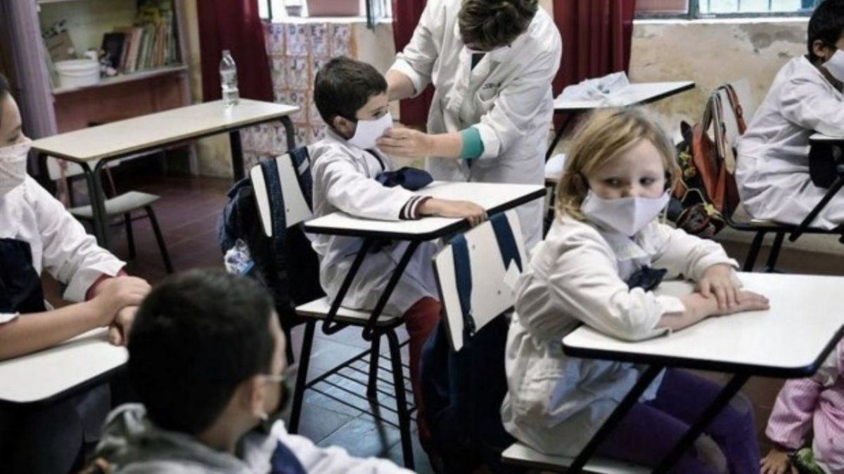 Desde el Concejo de Santa Fe exigieron al ministerio de Educación de la Provincia la eliminación del uso del barbijo.