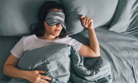 Está comprobado: dormir con la luz prendida engorda