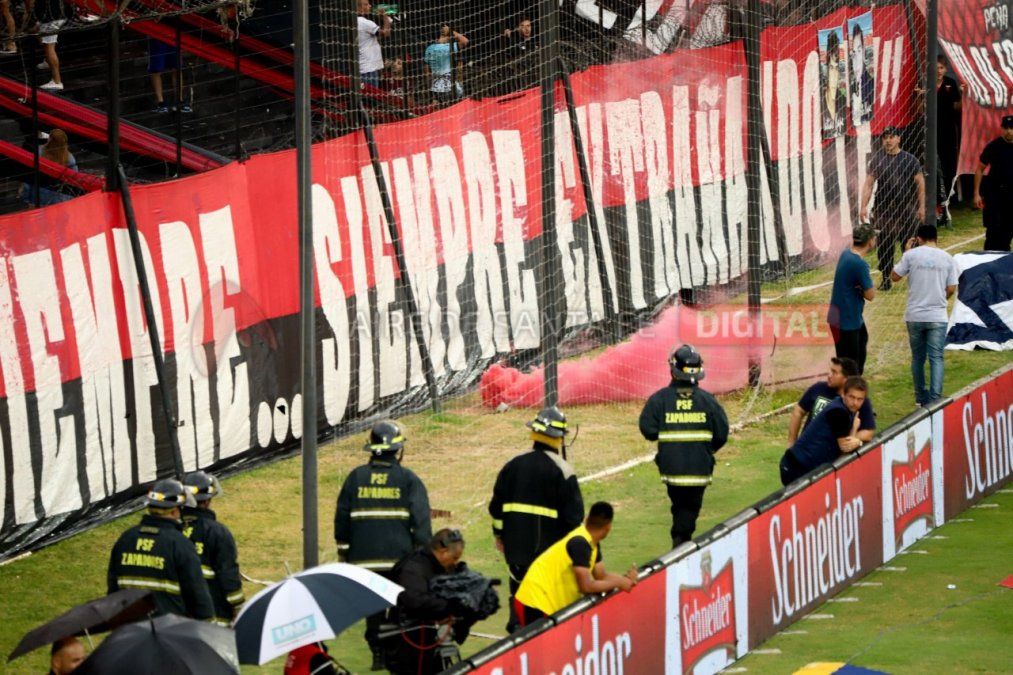 Peverengo: “La barra ingresa con entradas de protocolo que se las da el Club”