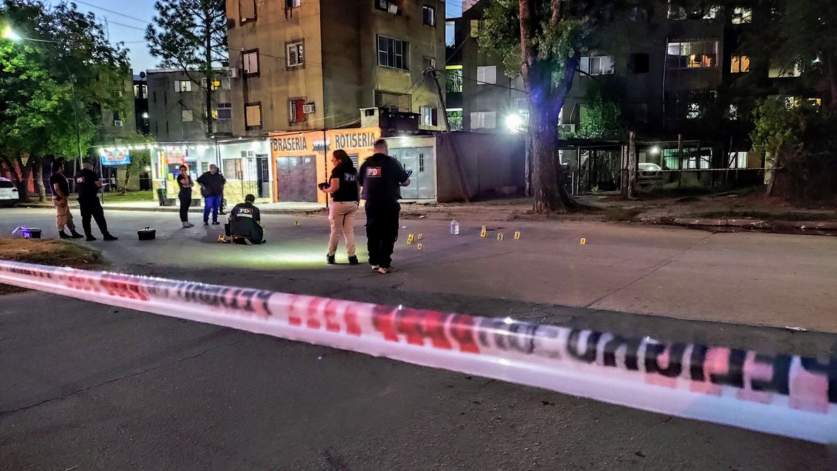 Ocho vainas servidas en calle Gaucho Romero al 5700. Ocho vainas servidas en calle Gaucho Romero al 5700.