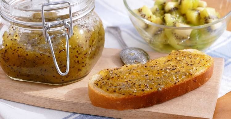 La mermelada de kiwi es perfecta para acompañar con unas tostadas en el desayuno o la merienda. 