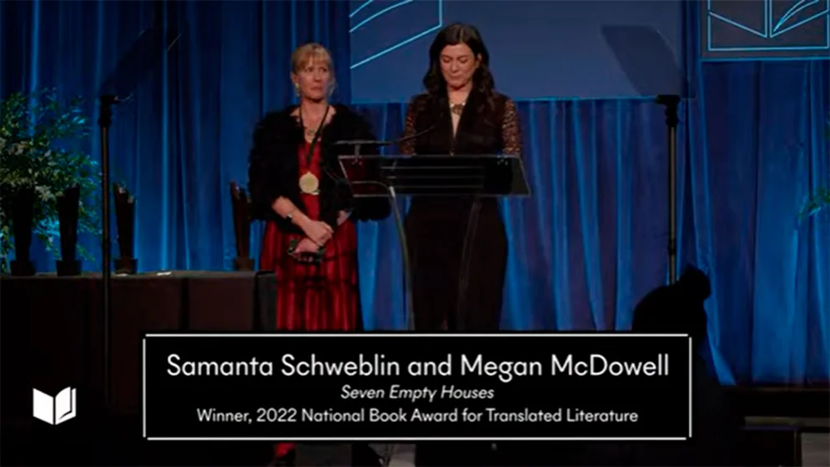 “Soy una escritora de cuentos breves, así que también voy a ser breve en lo que diga”, sostuvo Schweblin cuando subió a recoger su premio.