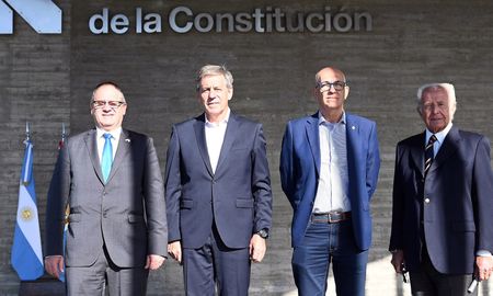 Emilio Jatón dejó inaugurado el ciclo “Mayo de la Constitución”. Emilio Jatón dejó inaugurado el ciclo “Mayo de la Constitución”.