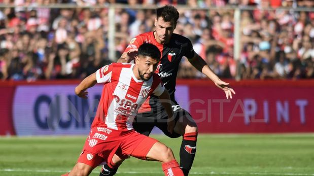 El clásico santafesino entre el Club Atlético Colón y el Club Atlético Unión se disputa oficialmente desde 1913, y desde 1948 bajo torneos oficiales de AFA.