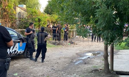 El cruento suceso ocurrió a plena luz del día en las calles del populoso barrio de zona oeste. El cruento suceso ocurrió a plena luz del día en las calles del populoso barrio de zona oeste.