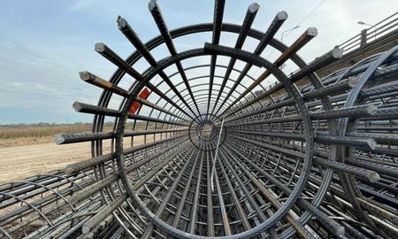 Continúa la instalación de los pilotes en la construcción del nuevo puente carretero Santa Fe- Santo Tomé. Continúa la instalación de los pilotes en la construcción del nuevo puente carretero Santa Fe- Santo Tomé.