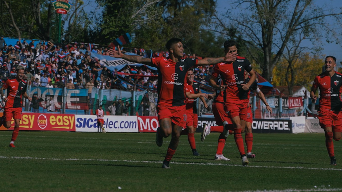 Braian Guille ya fue presentado como futbolista de Deportivo Riestra.
