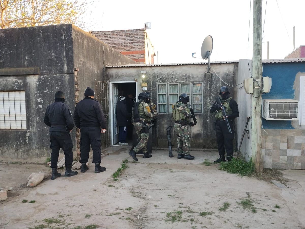 El allanamiento fue en una vivienda ubicada en Hugo Wast al 6700.