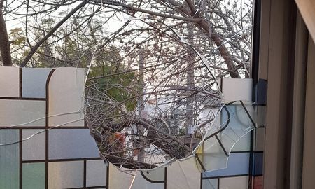 Los vecinos de los barrios Mayoraz y Belgrano de la ciudad de Santa Fe tuvieron que soportar incidentes y desmanes provocados por jóvenes que asistieron a una fiesta en el club Mayoraz. Los vecinos de los barrios Mayoraz y Belgrano de la ciudad de Santa Fe tuvieron que soportar incidentes y desmanes provocados por jóvenes que asistieron a una fiesta en el club Mayoraz.