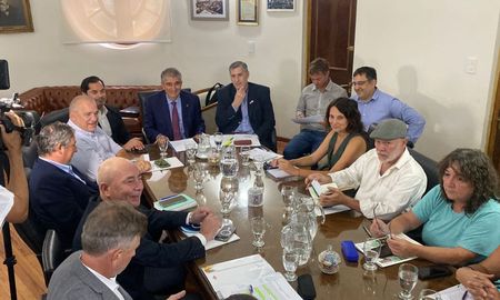El Gobierno y los gremios retomaron las charlas por paritarias.&nbsp;