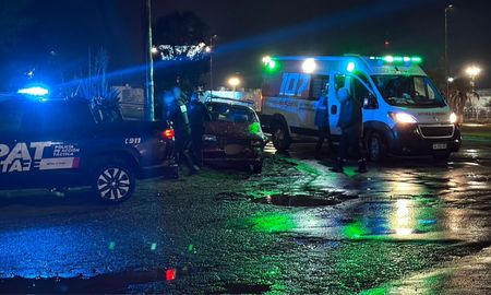 El accidente ocurrió en una de las rotondas del puente que cruza la Ruta Nacional 168, a la altura de barrio El Pozo.