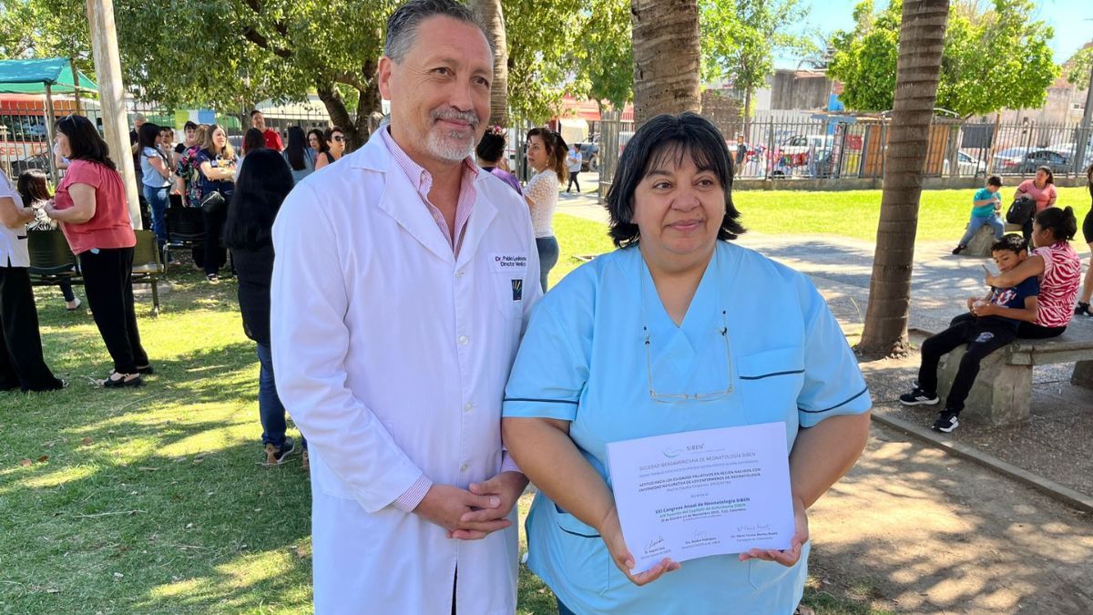 El director del Hospital Alassia, doctor Pablo Ledesma y la enfermera Claudia Chipoloni, del Hospital de Ni&ntilde;os Alassia, reconocida por la Sociedad Iberoamericana de Neonatolog&iacute;a (SIBEN).