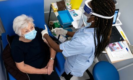 En el Reino Unido se ordenó que el hospital Nightingale de Londres se reactive y esté listo para admitir pacientes si es necesario, proceso está ya en marcha.