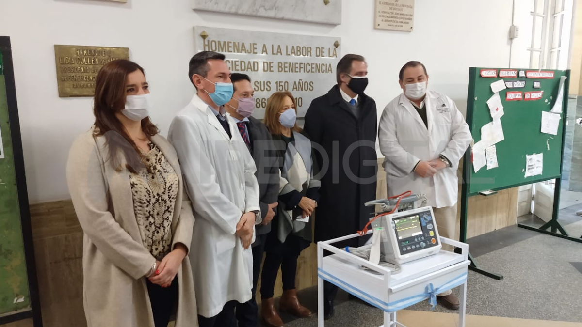 Este jueves, el hospital Cullen adquirió un nuevo cardiodesfibrilador con fondos de multas por infracciones en la pandemia.