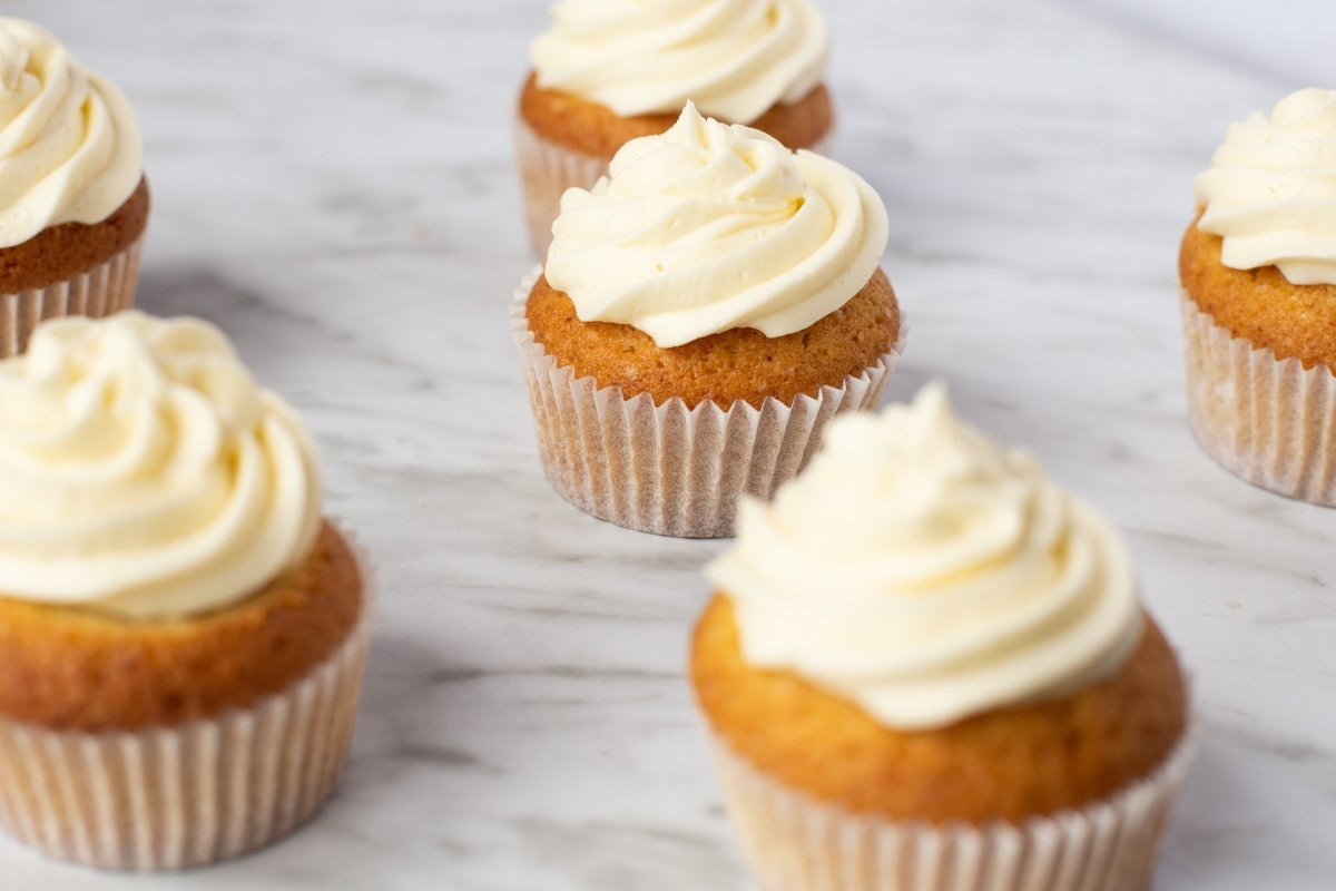 El frosting de vainilla es perfecto para decorar cualquier postre que te guste. El frosting de vainilla es perfecto para decorar cualquier postre que te guste.