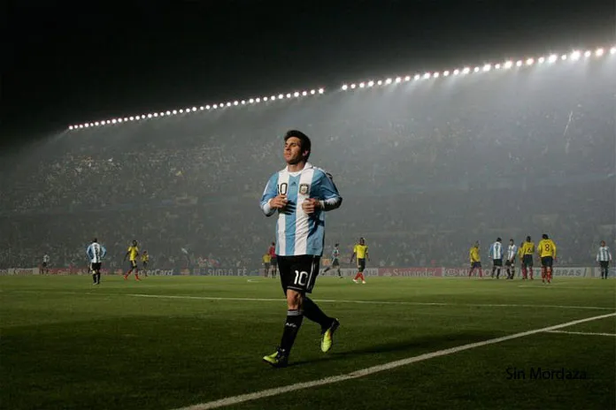 Lionel Messi en el estadio Brigadier López. Lionel Messi en el estadio Brigadier López.