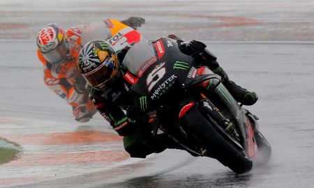 video: una motocicleta sin piloto protagoniza un triple accidente en el motogp video: una motocicleta sin piloto protagoniza un triple accidente en el motogp