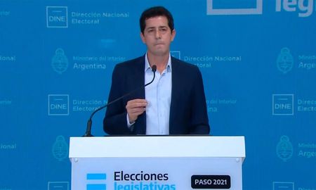 Wado De Pedro precisó que aún había 1900 escuelas “que todavía están votando”, por lo que, afirmó, el número final podría ser más alto. “Se puede decir que la voluntad, las ganas, el deseo de votar estuvieron presentes”, expresó. Wado De Pedro precisó que aún había 1900 escuelas “que todavía están votando”, por lo que, afirmó, el número final podría ser más alto. “Se puede decir que la voluntad, las ganas, el deseo de votar estuvieron presentes”, expresó.