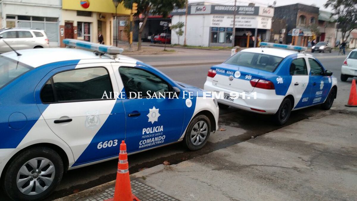 Robaron Y Se Tirotearon Con La Policía: Un Oficial Y Una Joven Heridos