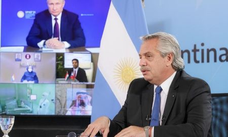 Mediante una videoconferencia con su par, Vladimir Putin, el presidente anunció que el domingo llegará al país el principio activo para comenzar a elaborar la Sputnik V en el país de inmediato. Mediante una videoconferencia con su par, Vladimir Putin, el presidente anunció que el domingo llegará al país el principio activo para comenzar a elaborar la Sputnik V en el país de inmediato.