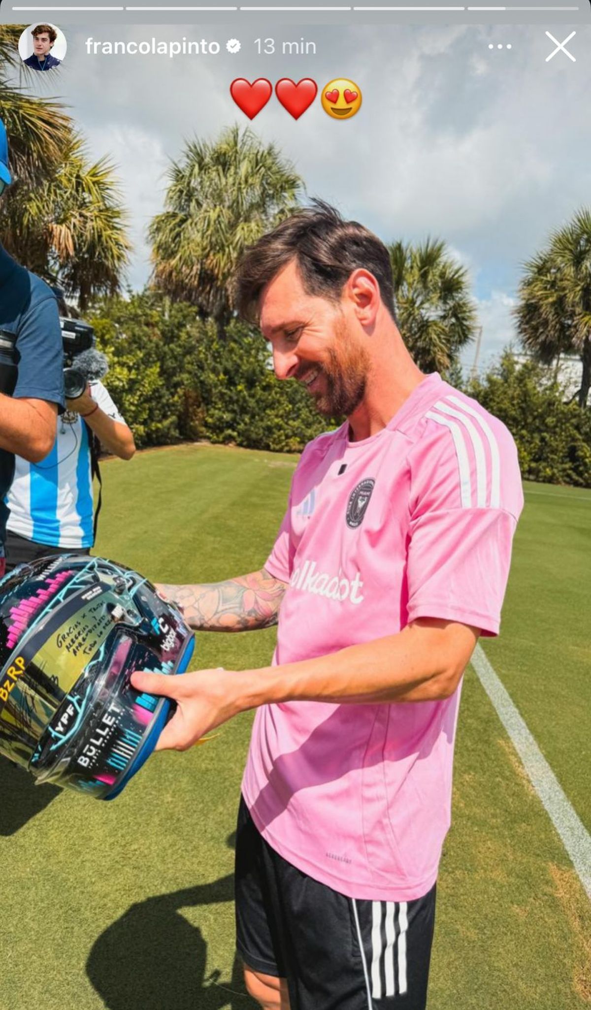 Colapinto le regaló su casco de F1 a Messi, con una dedicatoria especial. Colapinto le regaló su casco de F1 a Messi, con una dedicatoria especial.