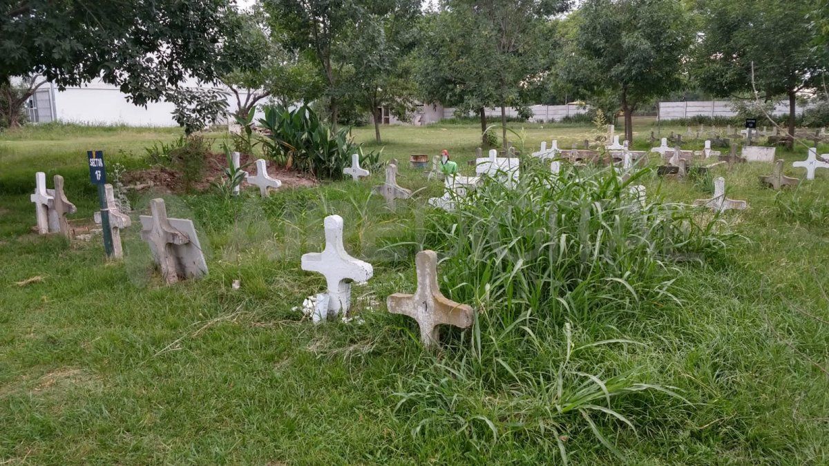 Vecinos de Santo Tomé denunciaron que en el cementerio hay yuyos altos y panteones en mal estado.&nbsp;