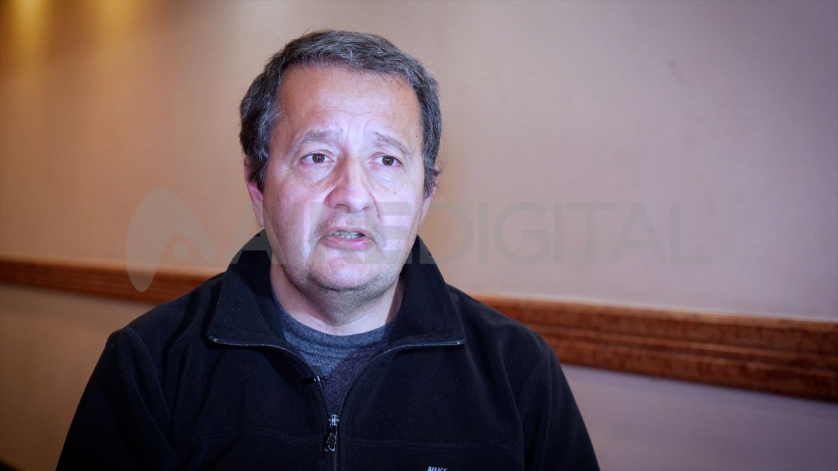 “Nosotros vamos a apoyar la reforma constitucional si es total y si los constituyentes definen los temas, no un Pacto de Olivos a la santafesina”, sostuvo el diputado Carlos Del Frade. “Nosotros vamos a apoyar la reforma constitucional si es total y si los constituyentes definen los temas, no un Pacto de Olivos a la santafesina”, sostuvo el diputado Carlos Del Frade.