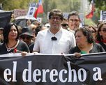 miles de personas marchan en silencio contra la represion en chile a tres meses del estallido social