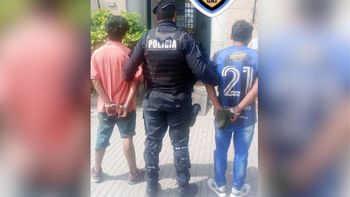 Dos cuidacoches armados se pelearon en Bulevar y un delivery quedó en el medio