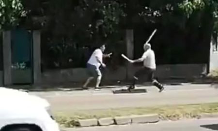 video: un carnicero fue detenido en la plata por acuchillar a un hombre durante una discusion de transito video: un carnicero fue detenido en la plata por acuchillar a un hombre durante una discusion de transito