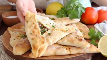 Cómo hacer fatay, las clásicas empanadas árabes con carne y masa casera