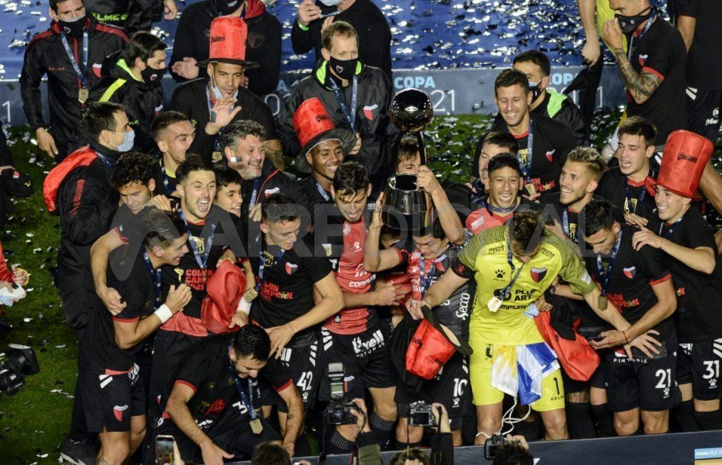 Con 29 goles, Colón logró coronarse en la Copa de la Liga, el primer título de su historia.