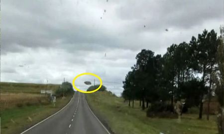 Un camionero dice que fotografió OVNIs en Córdoba Un camionero dice que fotografió OVNIs en Córdoba