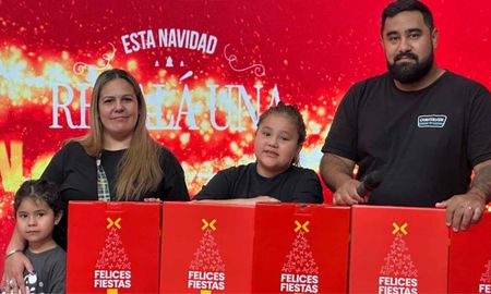 Muchas familias se acercaron a hacer su aporte para la campaña solidaria de AIRE y el Movimiento Los Sin Techo. Muchas familias se acercaron a hacer su aporte para la campaña solidaria de AIRE y el Movimiento Los Sin Techo.