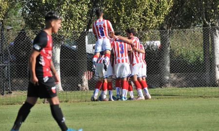 Unión derrotó a Colón en el clásico santafesino de Reserva con un gol de Javier Hussein, de tiro libre. Unión derrotó a Colón en el clásico santafesino de Reserva con un gol de Javier Hussein, de tiro libre.