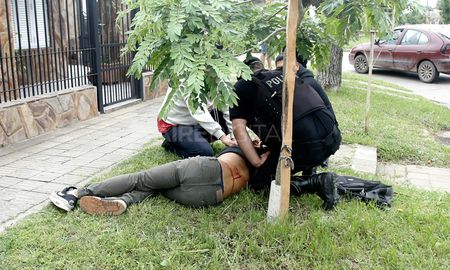 Lautaro Saucedo, de 17 años, fue encontrado por su padre, también policía, apenas sufrió el disparo. Lautaro Saucedo, de 17 años, fue encontrado por su padre, también policía, apenas sufrió el disparo.