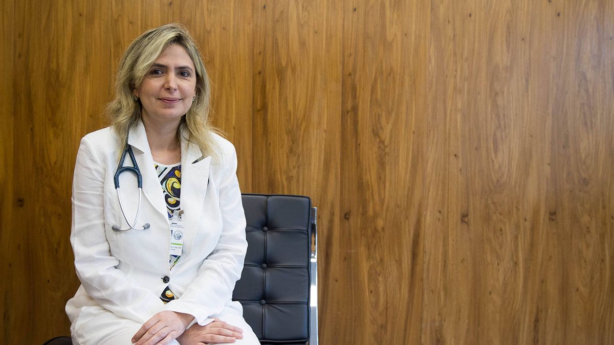 La cardióloga Ludhmila Hajjar aseguró que fue amenazada de muerte por grupos anticuarentena para que no aceptara el cargo de ministra de Salud.