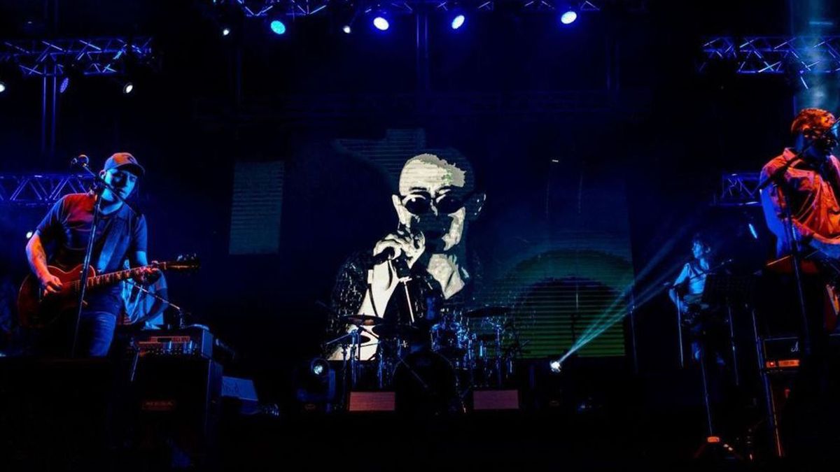 También hubo espacio para clásicos como “Semen up”, “La parabellium del buen psicópata”, “Juguetes perdidos”, “Mariposa Pontiac/Rock del país” y “La dicha no es una cosa alegre” y “Cruz diablo” –con un guiño a “The End”, de The Beatles-, entre otros.