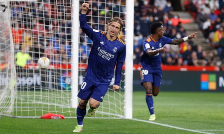 el croata luka modric renovo con real madrid por una temporada mas el croata luka modric renovo con real madrid por una temporada mas