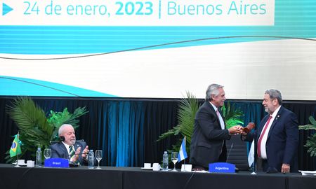 El presidente Alberto Fernández cerró la VII Cumbre de Jefas y Jefes de Estado y de Gobierno de la Comunidad de Estados Latinoamericanos y Caribeños (CELAC) que se desarrolló en el Sheraton Buenos Aires. El presidente Alberto Fernández cerró la VII Cumbre de Jefas y Jefes de Estado y de Gobierno de la Comunidad de Estados Latinoamericanos y Caribeños (CELAC) que se desarrolló en el Sheraton Buenos Aires.