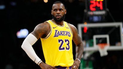 Lebron James volvió a entrenar a la espera de una definición de la NBA 
