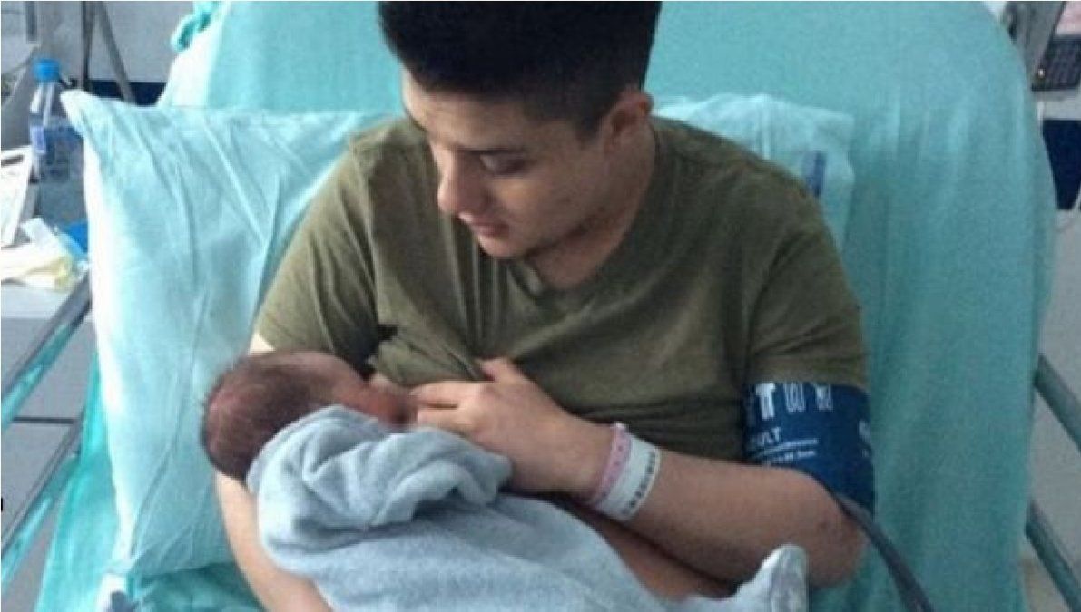 La foto viral de un joven trans amamantando a su bebé: Procreé