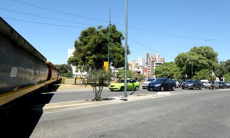 La obra en cuestión, será la primera circunvalación ferroviaria en el país para el transporte de mercancías. La obra en cuestión, será la primera circunvalación ferroviaria en el país para el transporte de mercancías.