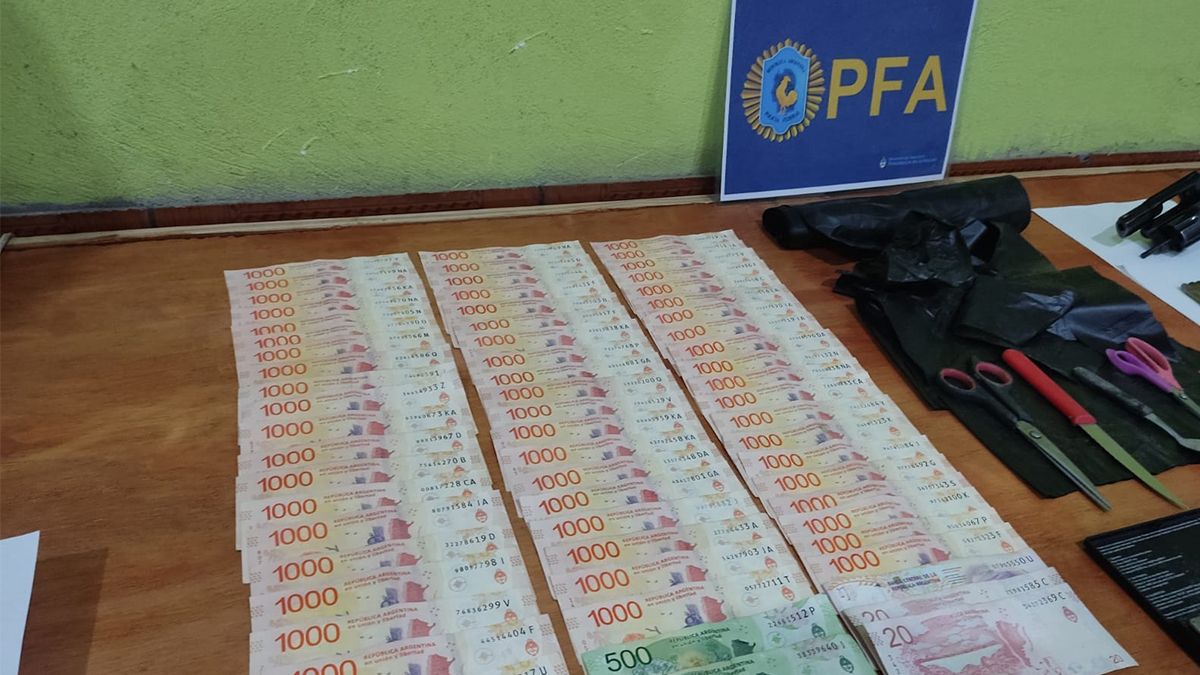 Los detenidos, junto a los elementos secuestrados quedaron a disposición del magistrado interventor por infracción a la ley de drogas. Los detenidos, junto a los elementos secuestrados quedaron a disposición del magistrado interventor por infracción a la ley de drogas.