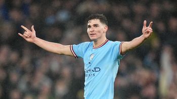 Partidazo de Julián Álvarez en la FA Cup: goles, asistencia y clasificación de Manchester City